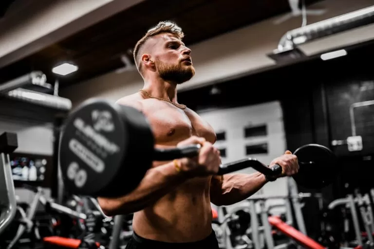 Bodybuilder and online coach @Crowtersix working out at a gym!Instagram: @VisualsByRoyalZ